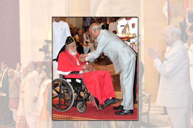 mar-chrysostom-receiving-padmabhushan